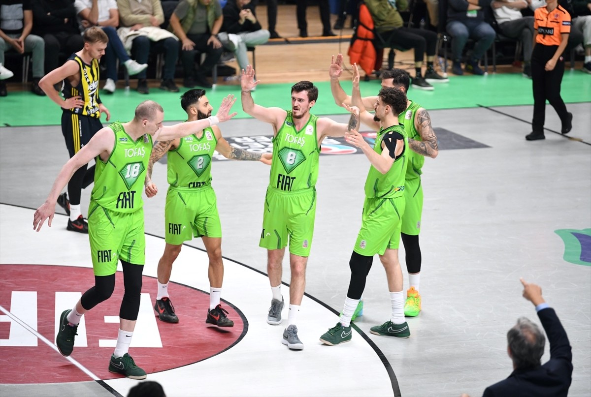 Türkiye Sigorta Basketbol Süper Ligi'nin 25. haftasında TOFAŞ ve Fenerbahçe Beko takımları, Tofaş...