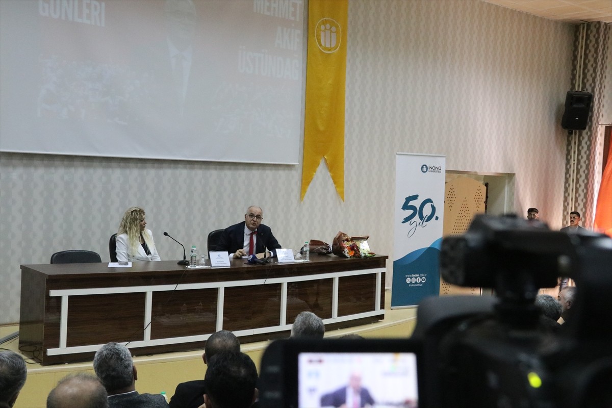 Türkiye Voleybol Federasyonu (TVF) Başkanı Mehmet Akif Üstündağ, İnönü Üniversitesi Spor Bilimleri...