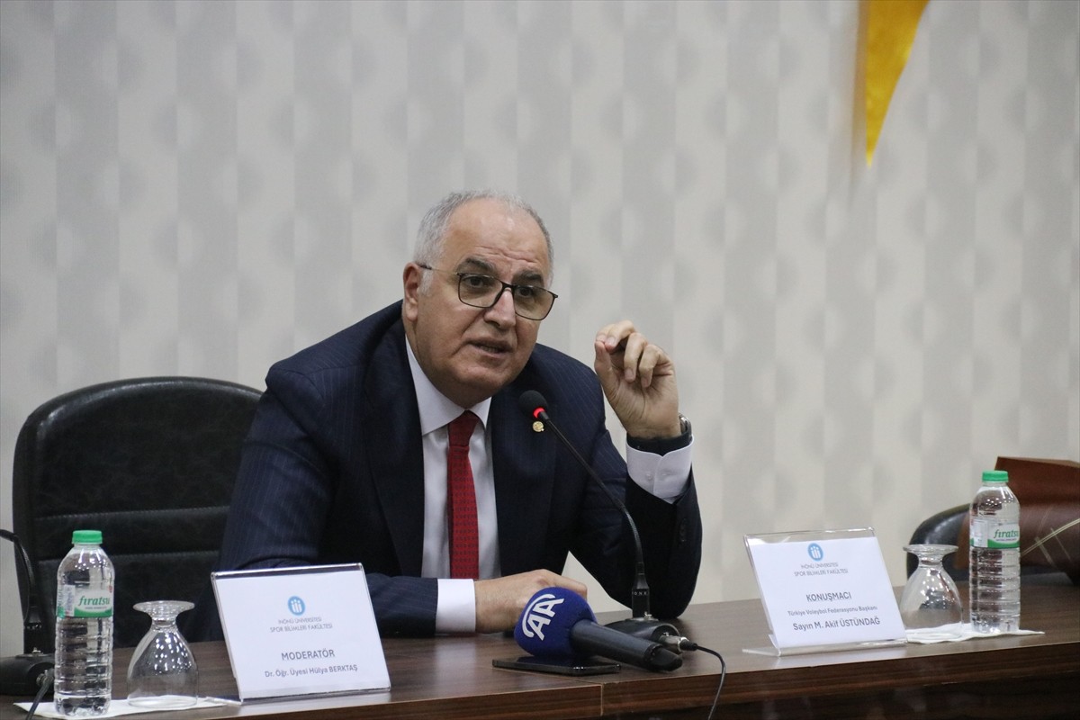 Türkiye Voleybol Federasyonu (TVF) Başkanı Mehmet Akif Üstündağ, İnönü Üniversitesi Spor Bilimleri...