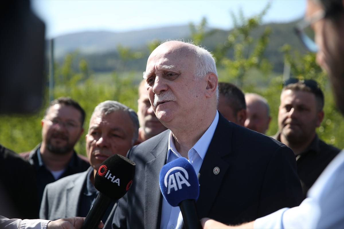 Türkiye Ziraat Odaları Birliği (TZOB) Genel Başkanı Şemsi Bayraktar, Bursa'nın İznik ilçesinde...
