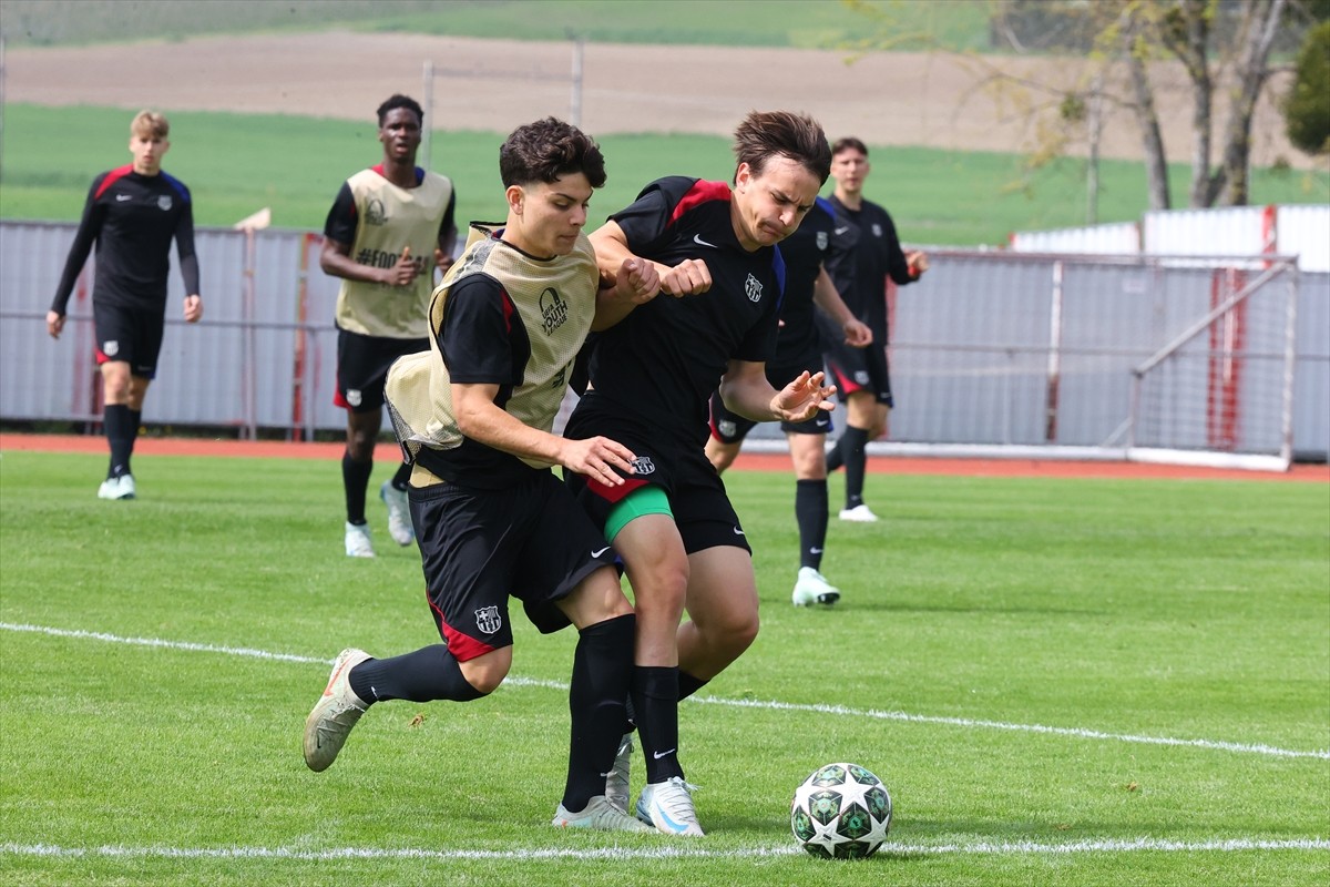 UEFA Gençlik Ligi finalinde yarın Trabzonspor ile karşılaşacak Barcelona, maçın hazırlıklarını...