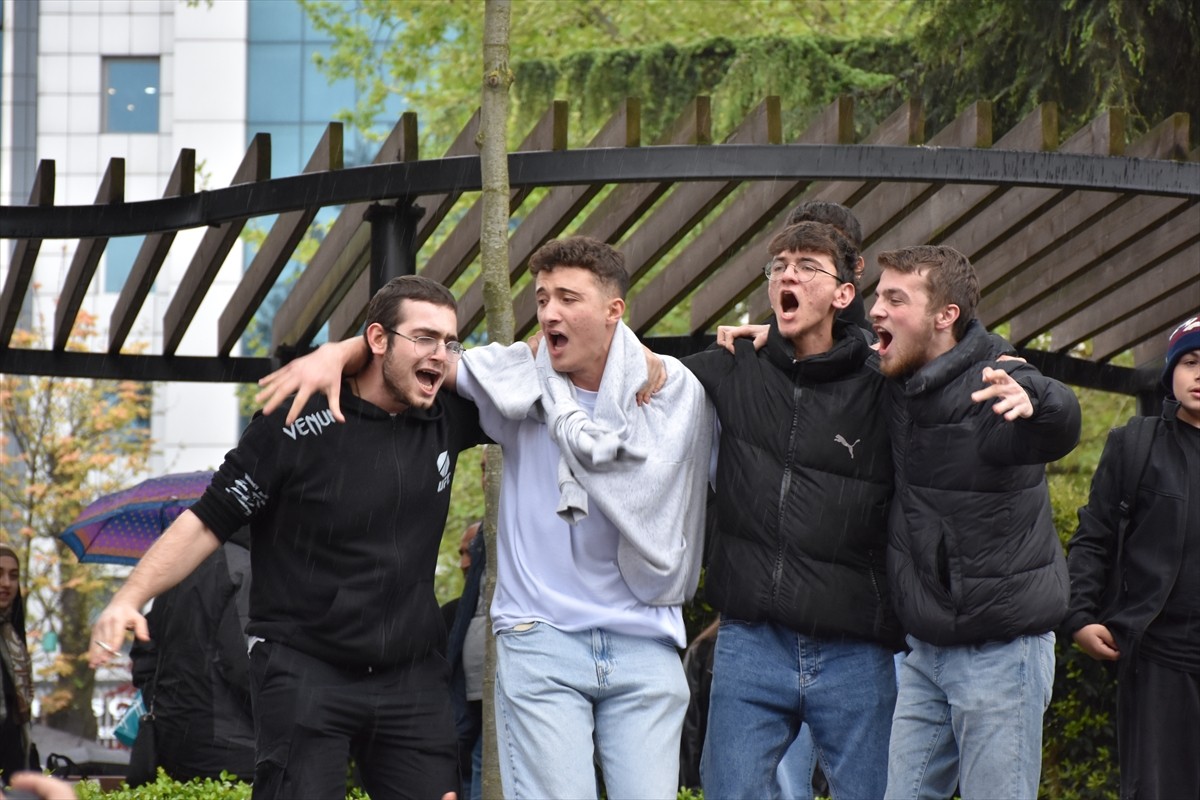 UEFA Gençlik Ligi yarı final maçında Avusturya temsilcisi Salzburg'u 2-1 yenerek finale yükselen...