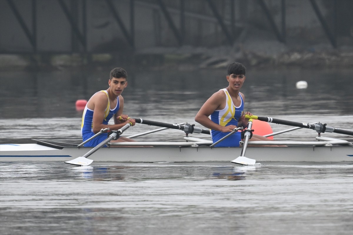 Uluslararası Meriç Kürek Yarışları, Edirne'de başladı.