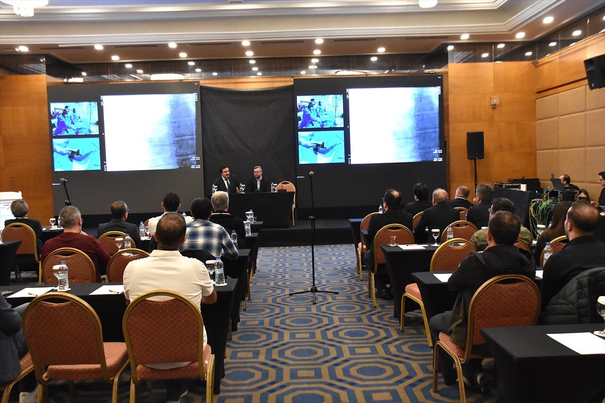 Van'da çeşitli illerden gelen 100 kardiyolog, "Girişimsel Akademi 2025 Sempozyumu"na katıldı.