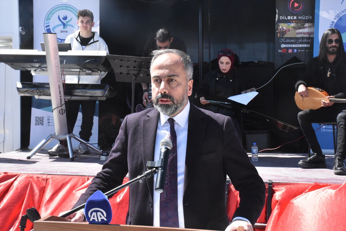 Van Yüzüncü Yıl Üniversitesi'nde (Van YYÜ), Turizm Haftası dolayısıyla düzenlenen "2. Turizm...