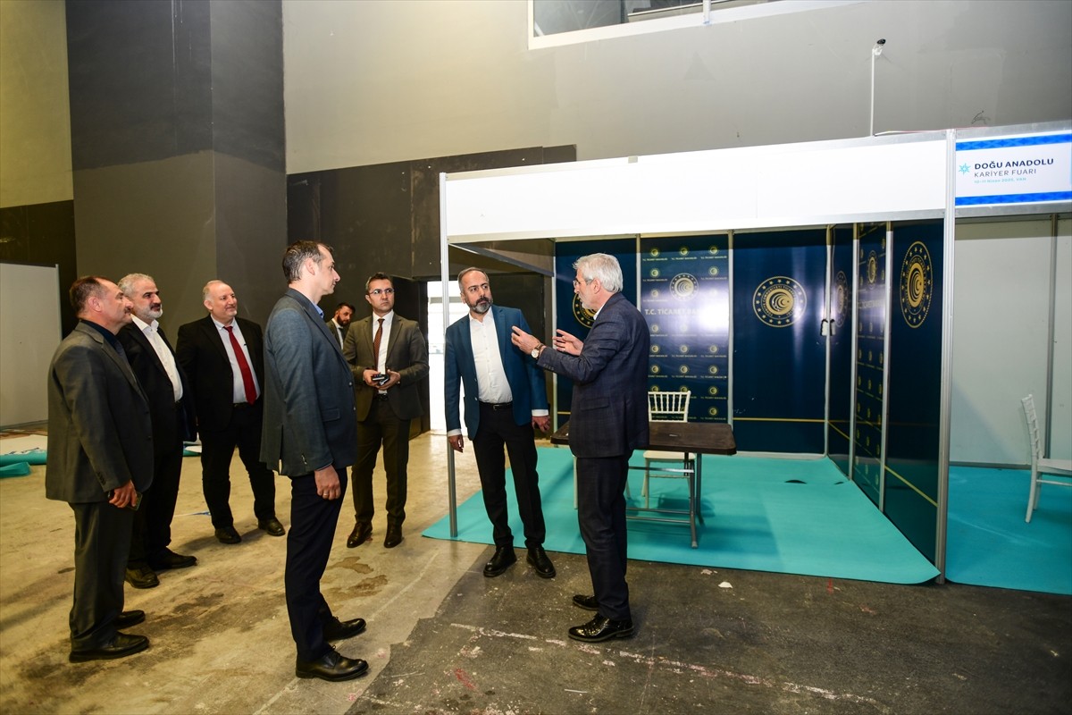 Van Yüzüncü Yıl Üniversitesinin (Van YYÜ) ev sahipliğinde düzenlenecek Doğu Anadolu Kariyer Fuarı...