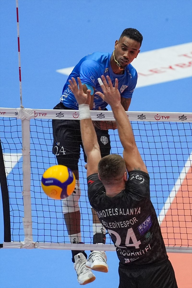 Voleybol SMS Grup Efeler Ligi play-off 5-6 etabı ilk maçında Altekma ile On Hotels Alanya...