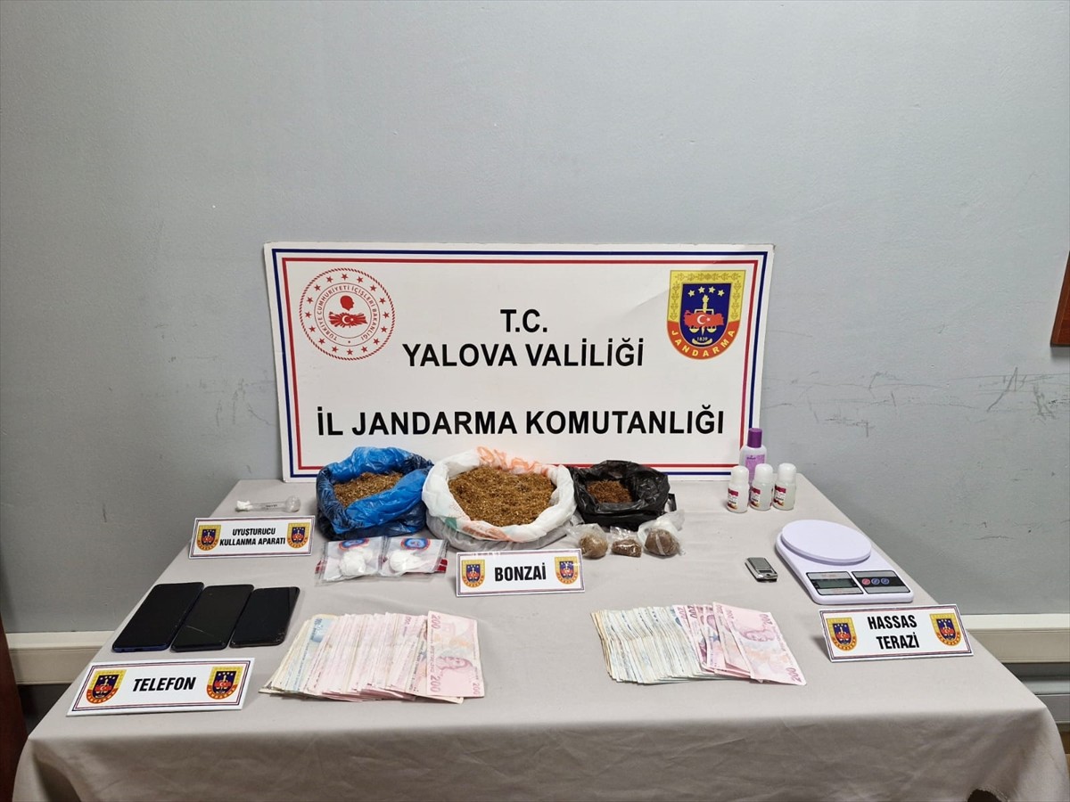 Yalova'da düzenlenen uyuşturucu operasyonunda yakalanan 2 şüpheli tutuklandı. Ekipler tarafından...