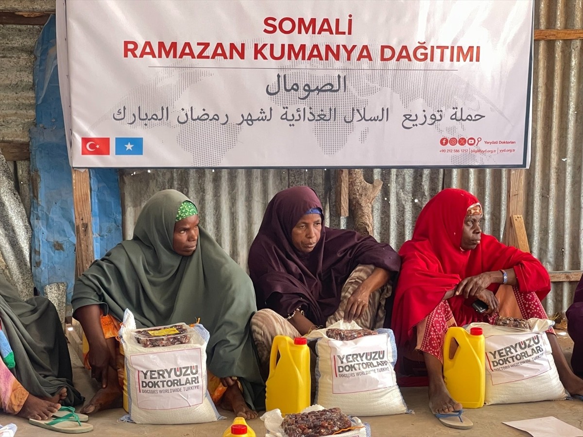 Yeryüzü Doktorları Derneği, ramazanda 52 ülkeye yaptığı gıda yardımıyla 150 binden fazla insana...