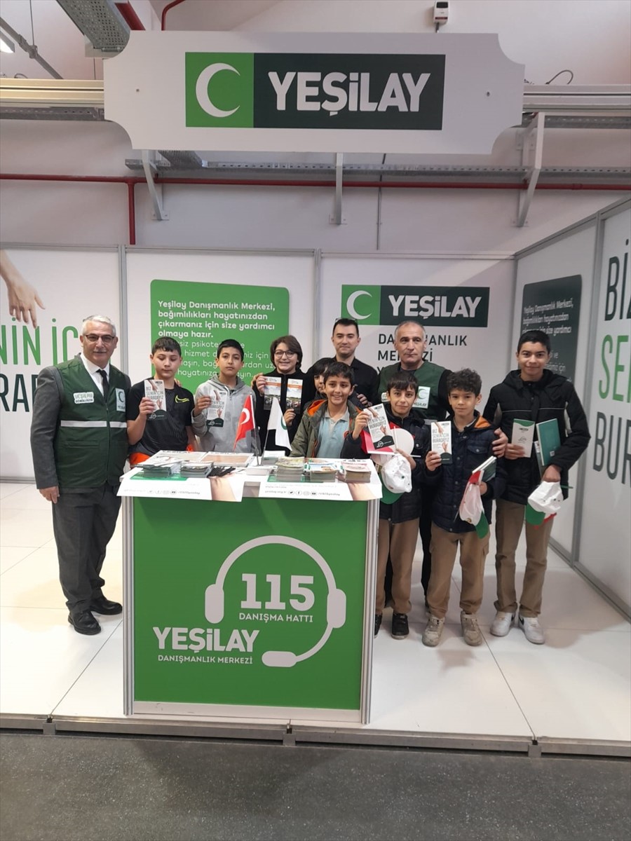 Yeşilay, Aydın'da düzenlenen Devlet Teşvikleri Tanıtım Günleri kapsamında açtığı stantta...