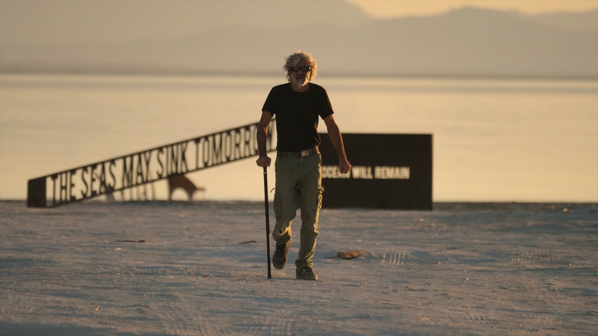 Yönetmenliğini Ensar Altay'ın üstlendiği "Kodokushi" ve "Masumiyetin Yankıları" belgeselleri...