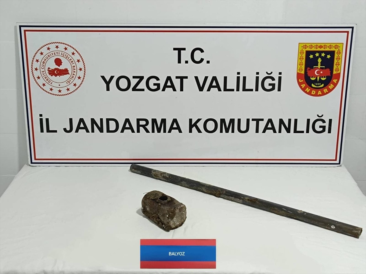 Yozgat'ın Sorgun ilçesinde izinsiz kazı yapan 6 şüpheli gözaltına alındı. Kazı alanında çeşitli...