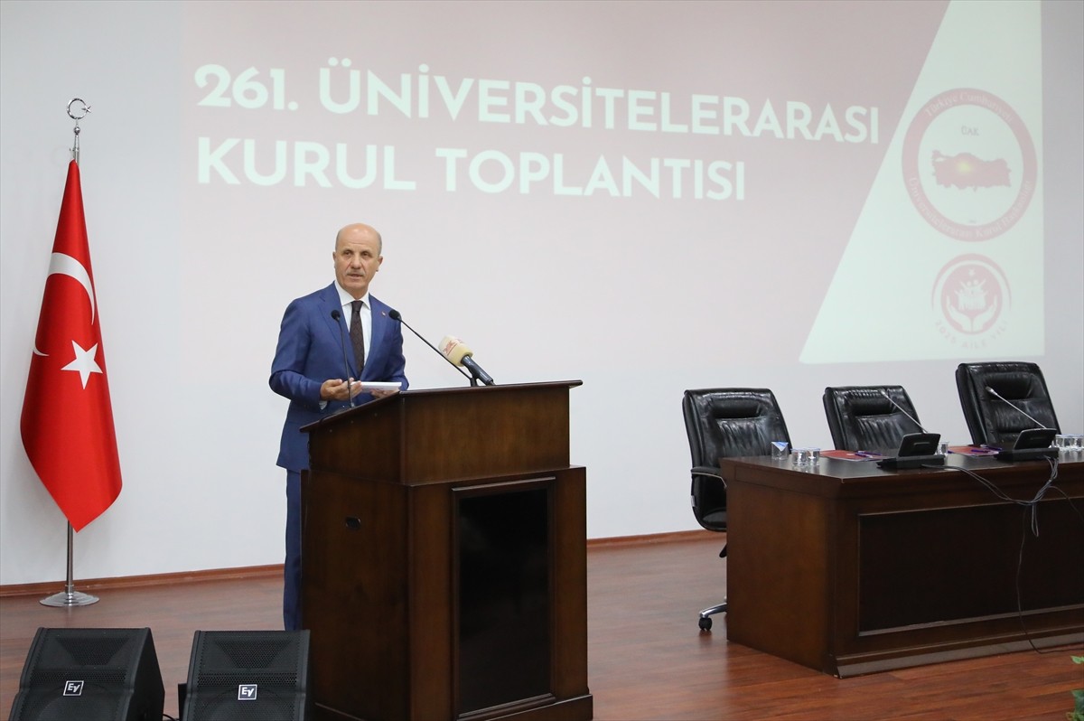 Yükseköğretim Kurulu (YÖK) Başkanı Erol Özvar, Yükseköğretim Kurulu'nda düzenlenen 261....