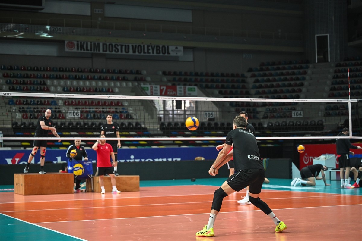 Ziraat Bankkart Voleybol Takımı, Polonya kulübü Asseco Resovia ile oynayacağı CEV Kupası finali...