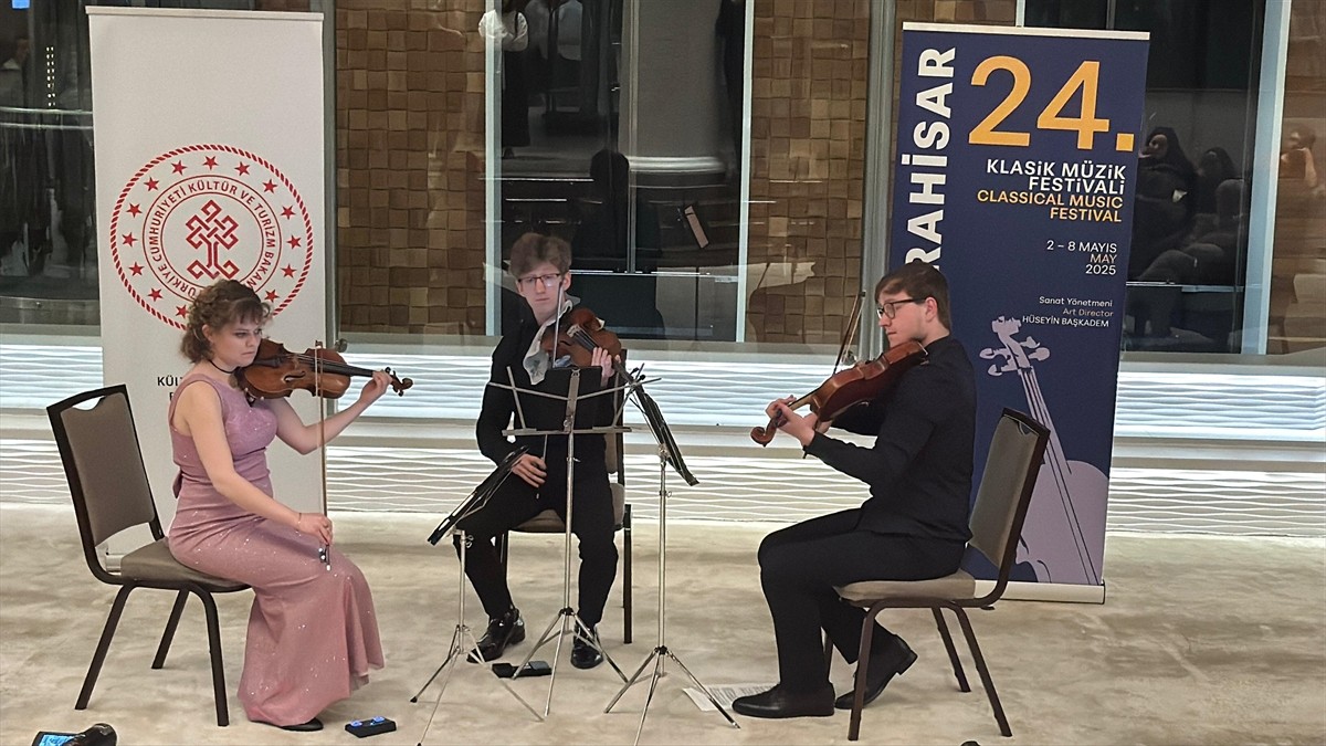 24. Afyonkarahisar Klasik Müzik Festivali'nin üçüncü gününde "Terchitko Di Praga" sahne...