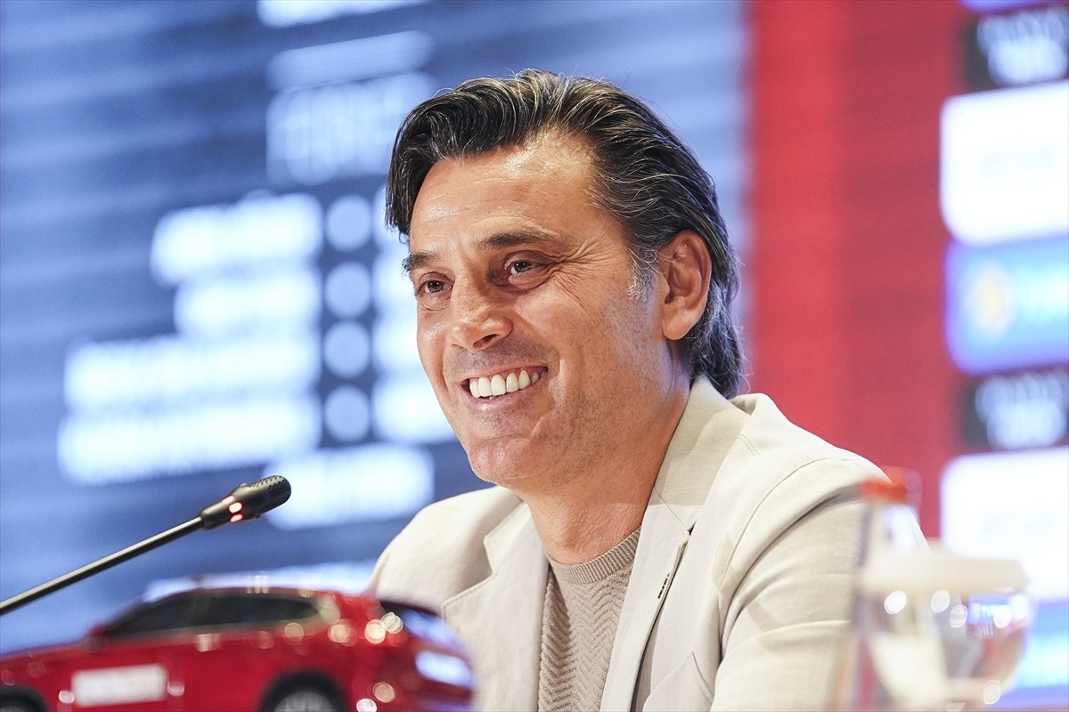 A Milli Futbol Takımı Teknik Direktörü Vincenzo Montella, ay-yıldızlı takımın ABD ve Meksika ile...