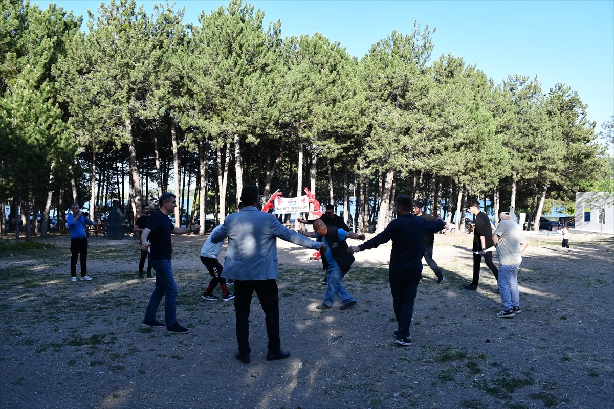 Adana'da 6-8 Mayıs'ta düzenlenen Ortaokullararası Yıldızlar Türkiye Tekvando Şampiyonası'nda 51...