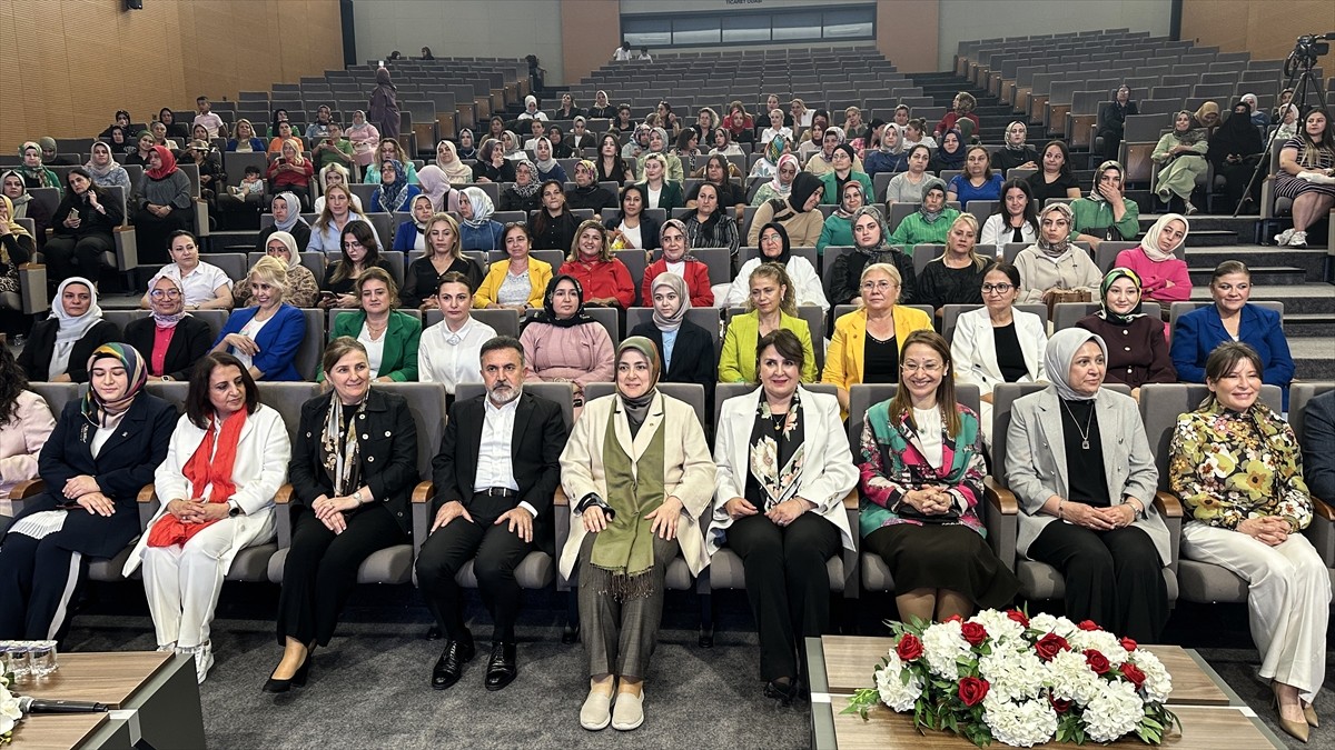 Adana'da "Kadın Girişimcilik Sertifika Töreni" düzenlendi. Törene, AK Parti Genel Merkez Kadın...