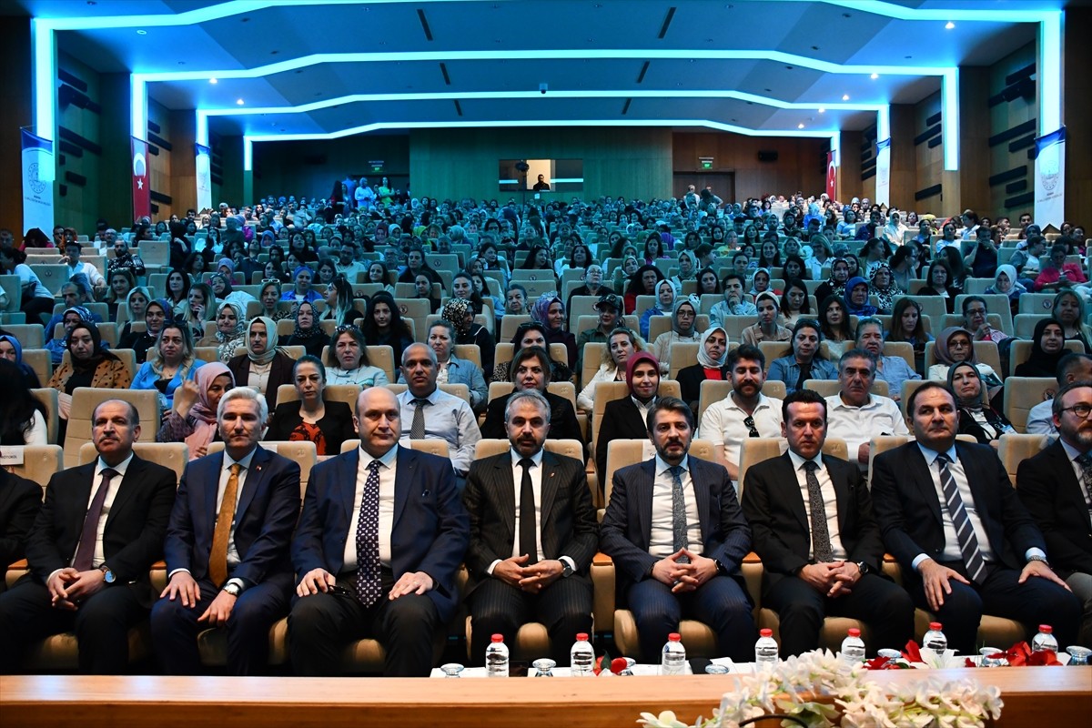 Adana'da Türkiye Yüzyılı Maarif Modeli kapsamında "Aile Okulu Buluşmaları"...