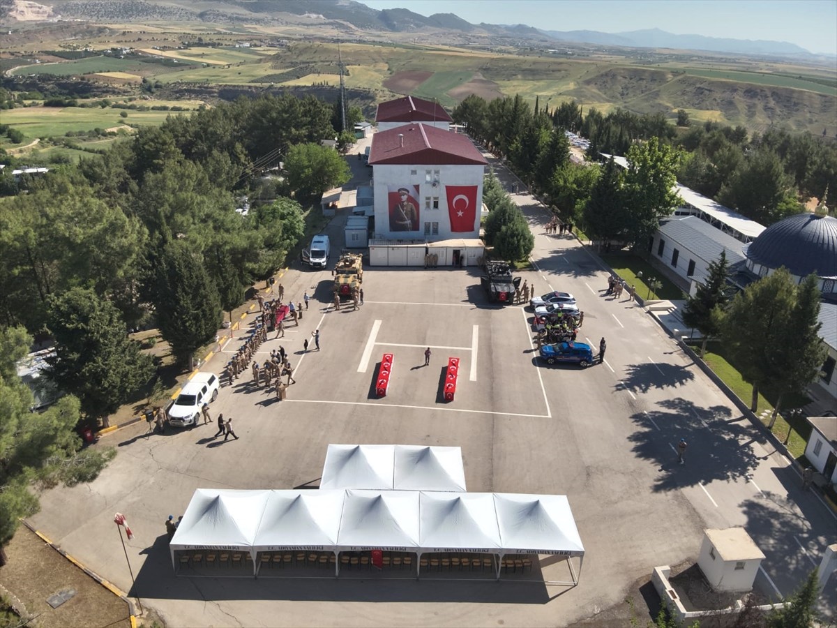Adıyaman'da, Engelliler Haftası etkinlikleri kapsamında bir günlüğüne asker olan 26 engelli genç...
