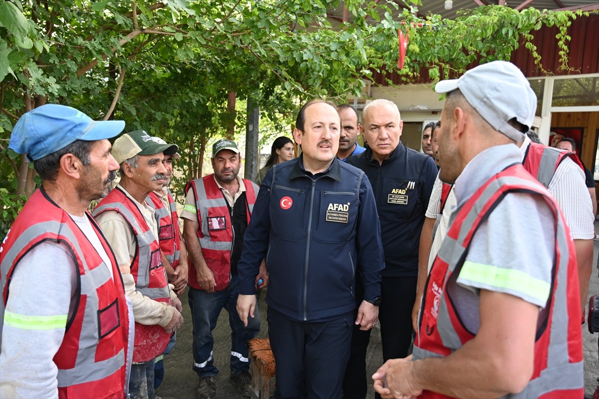 Afet ve Acil Durum Yönetimi (AFAD) Başkanı Ali Hamza Pehlivan, Osmaniye'nin Kadirli  ilçesinde...
