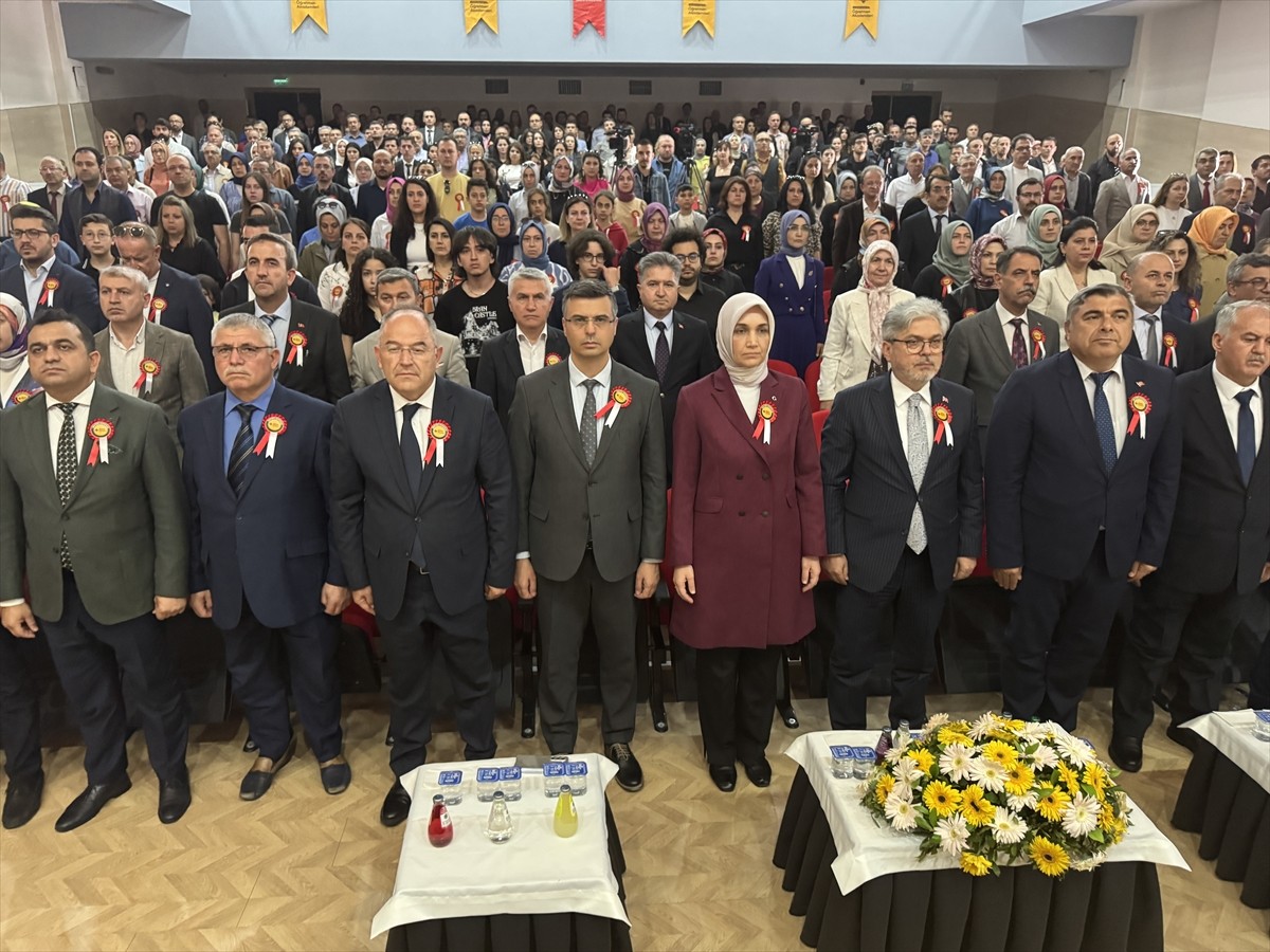 Afyonkarahisar'da, Şehit Kerim Üye Konferans Salonu'nda "Öğretmen Akademileri Kapanış Programı"...