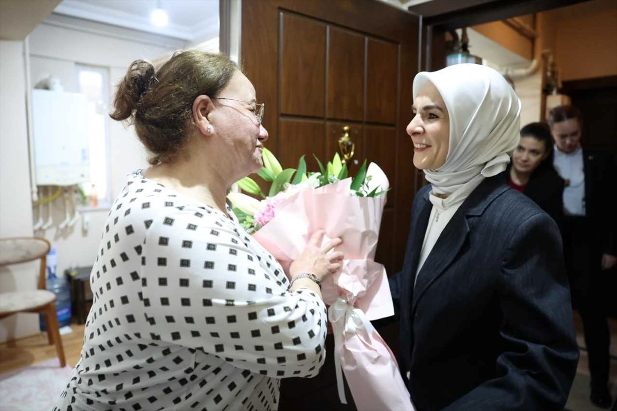 Aile ve Sosyal Hizmetler Bakanı Mahinur Özdemir Göktaş, 40 yıldır Bahçelievler Şeyh Zayed Çocuk...