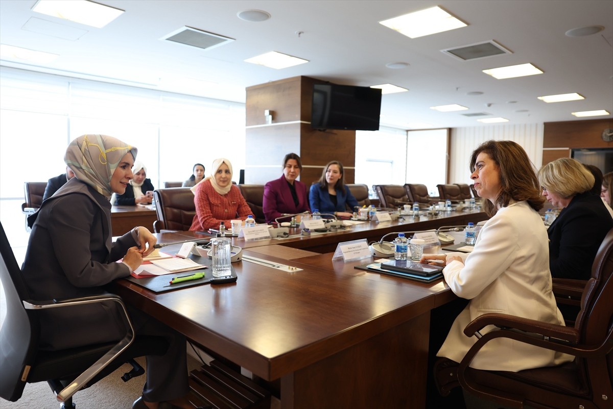 Aile ve Sosyal Hizmetler Bakanı Mahinur Özdemir Göktaş (sağ 4), Birleşmiş Milletler (BM) Kadın...