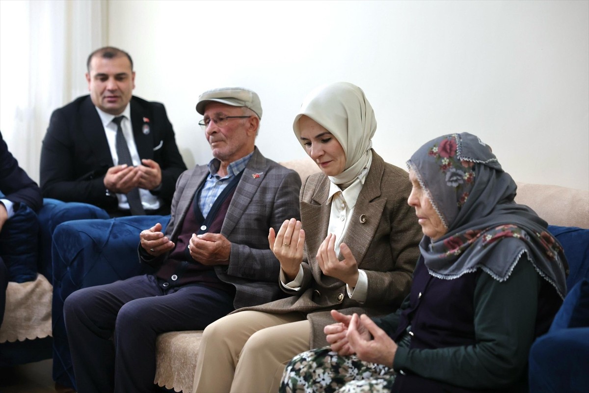 Aile ve Sosyal Hizmetler Bakanı Mahinur Özdemir Göktaş, Yozgat'ta şehit Piyade Er Lokman Eker'in...