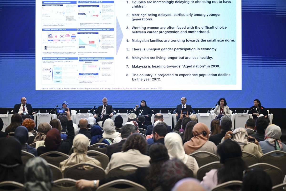 Aile ve Sosyal Hizmetler Bakanlığı ev sahipliğinde "Küreselleşen Dünyada Ailenin Korunması ve...