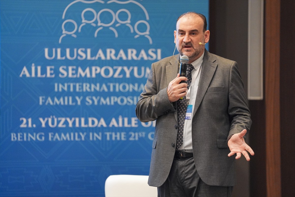 Aile ve Sosyal Hizmetler Bakanlığının katkılarıyla İstanbul Aile Vakfı tarafından "21. Yüzyılda...