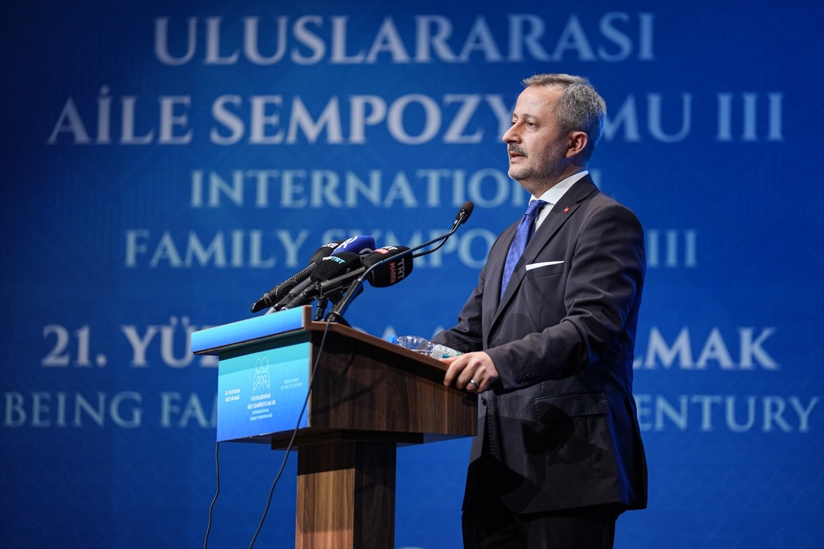 Aile ve Sosyal Hizmetler Bakanlığının katkılarıyla İstanbul Aile Vakfı tarafından "21. Yüzyılda...