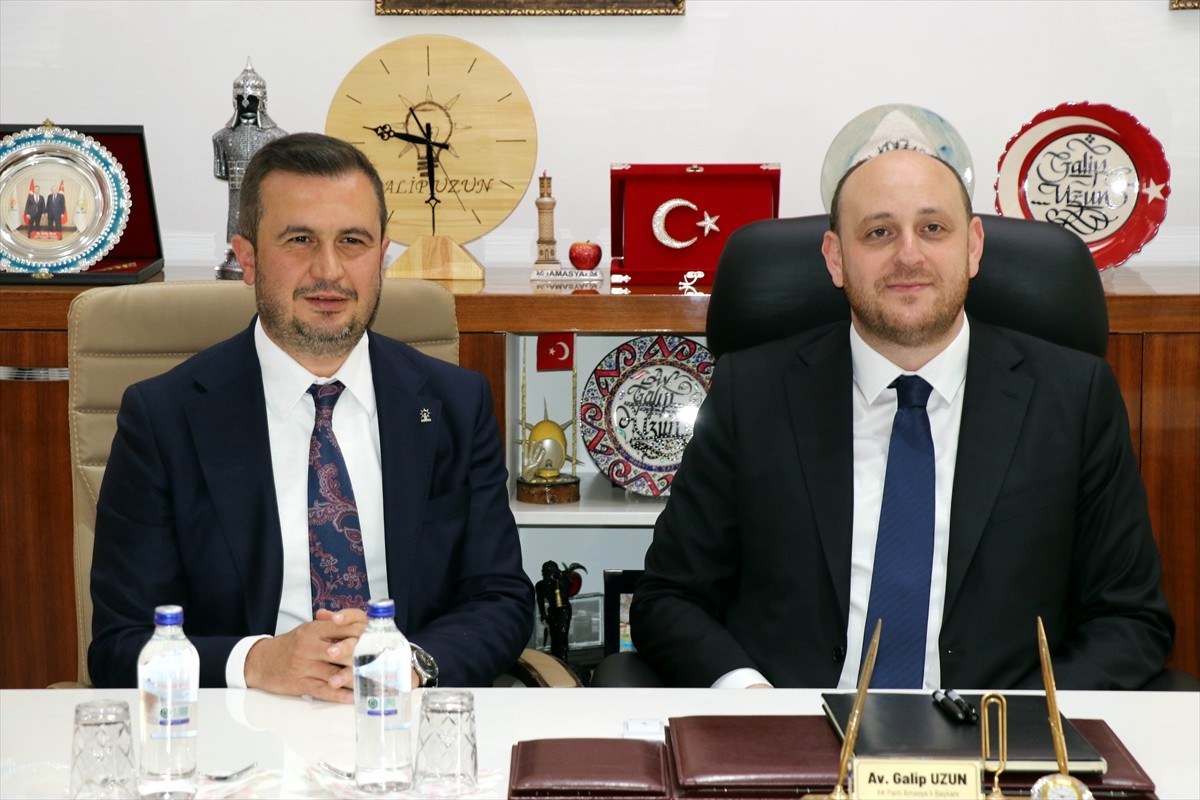 AK Parti Genel Başkan Yardımcısı Ahmet Büyükgümüş (sağda), partisinin Amasya İl Başkanlığı'nı...