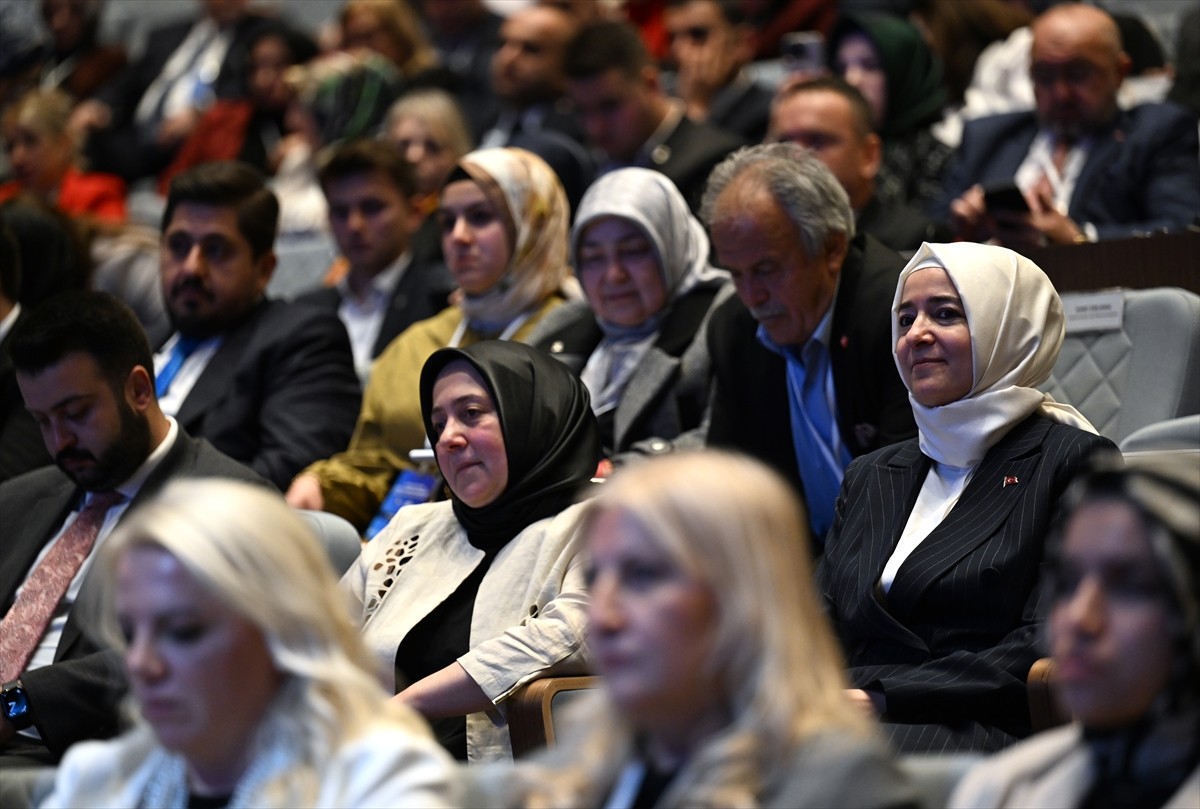 AK Parti Genel Başkan Yardımcısı Fatma Betül Sayan Kaya, AK Parti Konferans Salonunda düzenlenen...