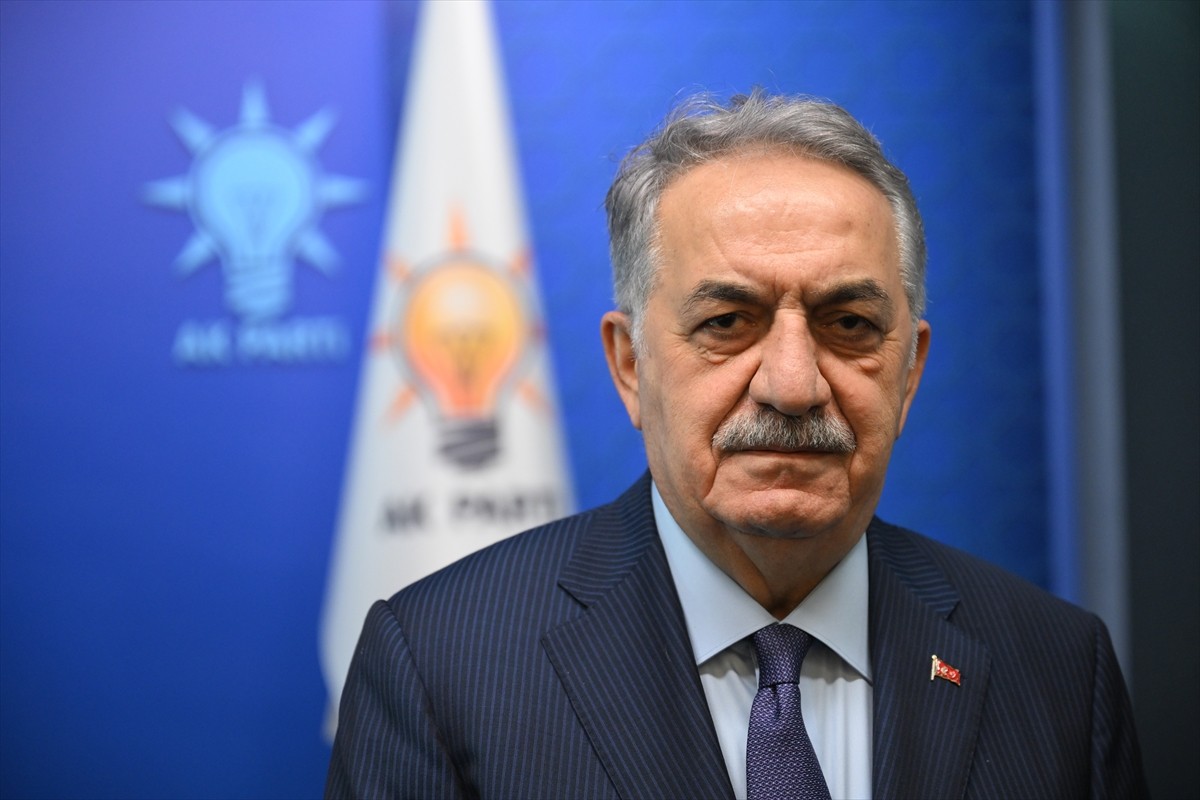 AK Parti Genel Başkan Yardımcısı Hayati Yazıcı, dördüncüsü düzenlenecek Yeni Anayasa Çalıştayı'na...