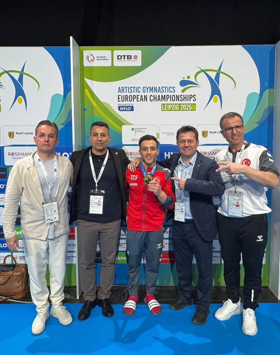 Almanya'da düzenlenen Artistik Cimnastik Avrupa Şampiyonası'nda milli sporcu Adem Asil, bireysel...