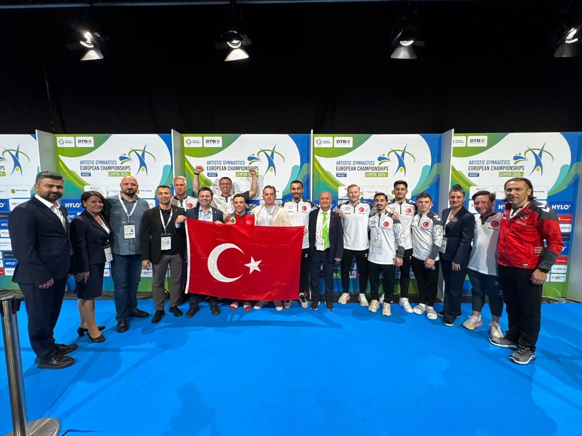 Almanya'da düzenlenen Artistik Cimnastik Avrupa Şampiyonası'nda milli sporcu Adem Asil, bireysel...