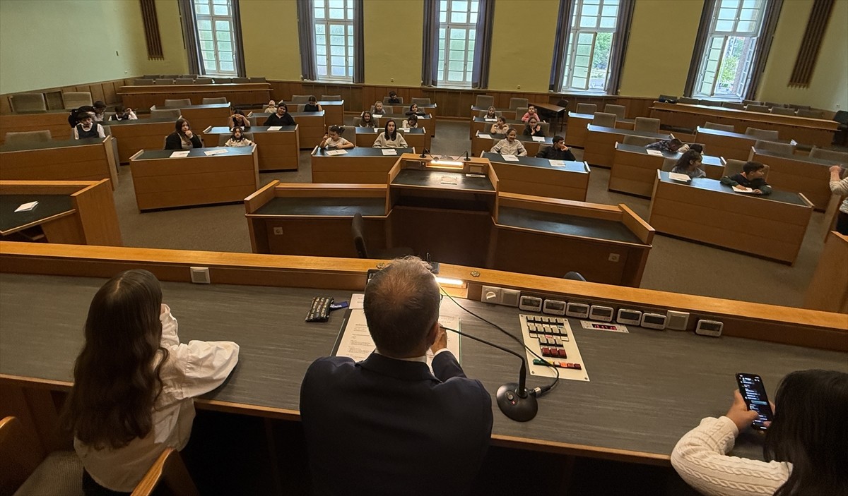 Almanya'nın başkenti Berlin'de, Türkler tarafından kurulan ve göçmen ailelerin çocuklarına yönelik...