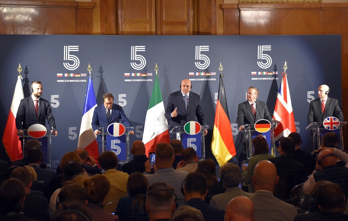 Almanya, Fransa, İtalya, İngiltere ve Polonya'nın oluşturduğu "E5" Grubu ülkelerinin savunma...