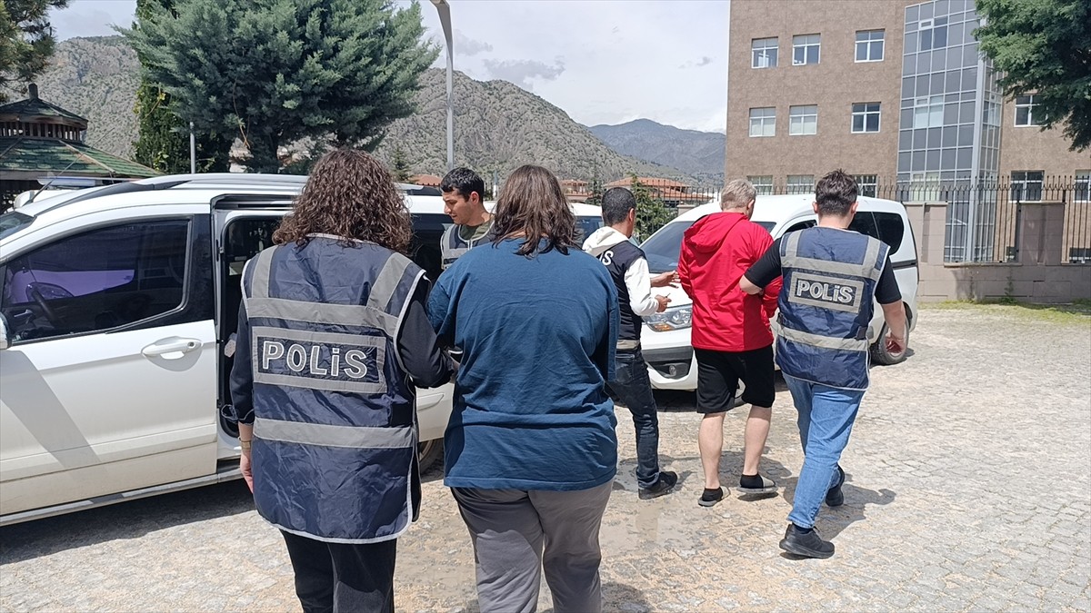 Amasya'da yaşlı bir adamın evinden, altın dolu çelik kasanın çalınmasına ilişkin, yaşlı adamın...