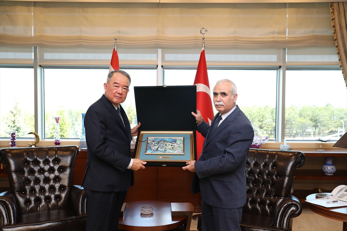 Anayasa Mahkemesi (AYM) Başkanı Kadir Özkaya (sağda), çalışma ziyareti kapsamında Türkiye'de...