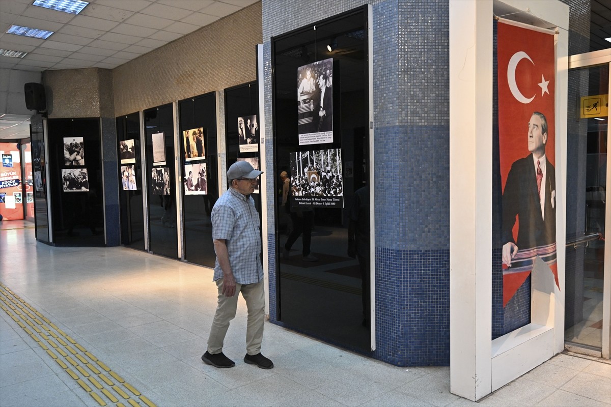 Ankara'da, Ecevitçi Arayış Platformu ile Sosyal Demokrasi Derneği tarafından merhum Başbakan...