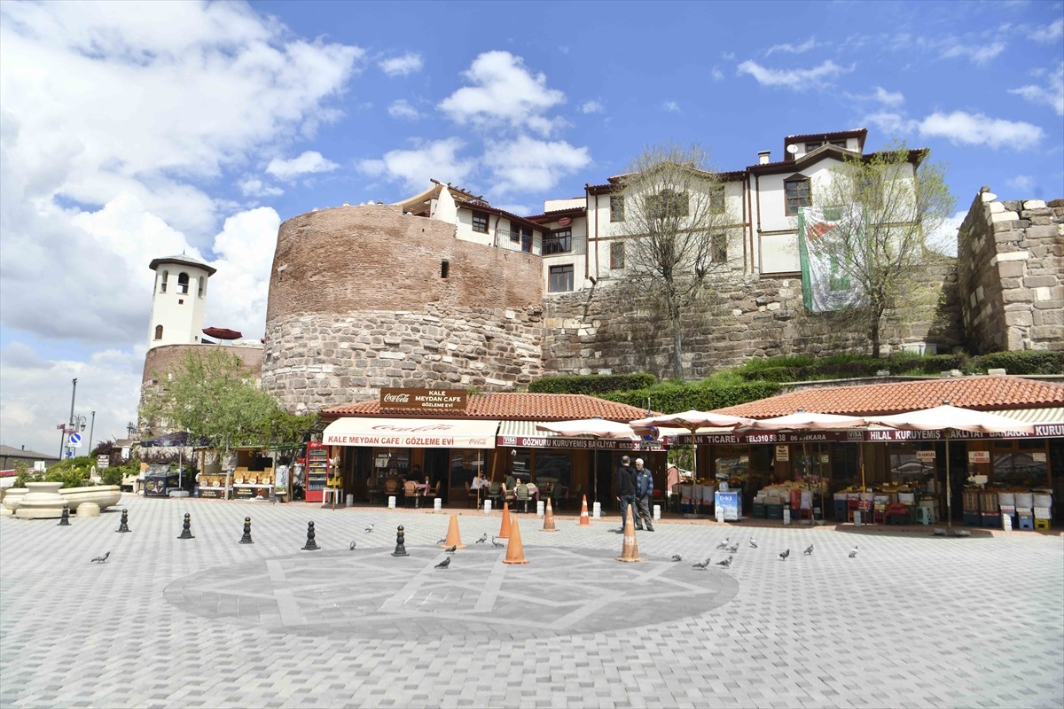 Ankara Büyükşehir Belediyesi (ABB), Ankara Kalesi'ni ve çevresini geleceğe güvenli bir şekilde...