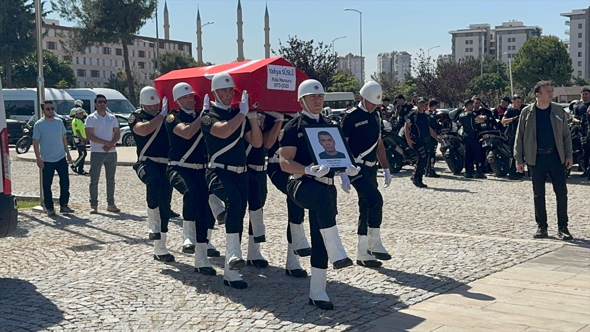 Antalya'da evinde geçirdiği kalp krizi sonucu hayatını kaybeden polis memuru için İl Emniyet...