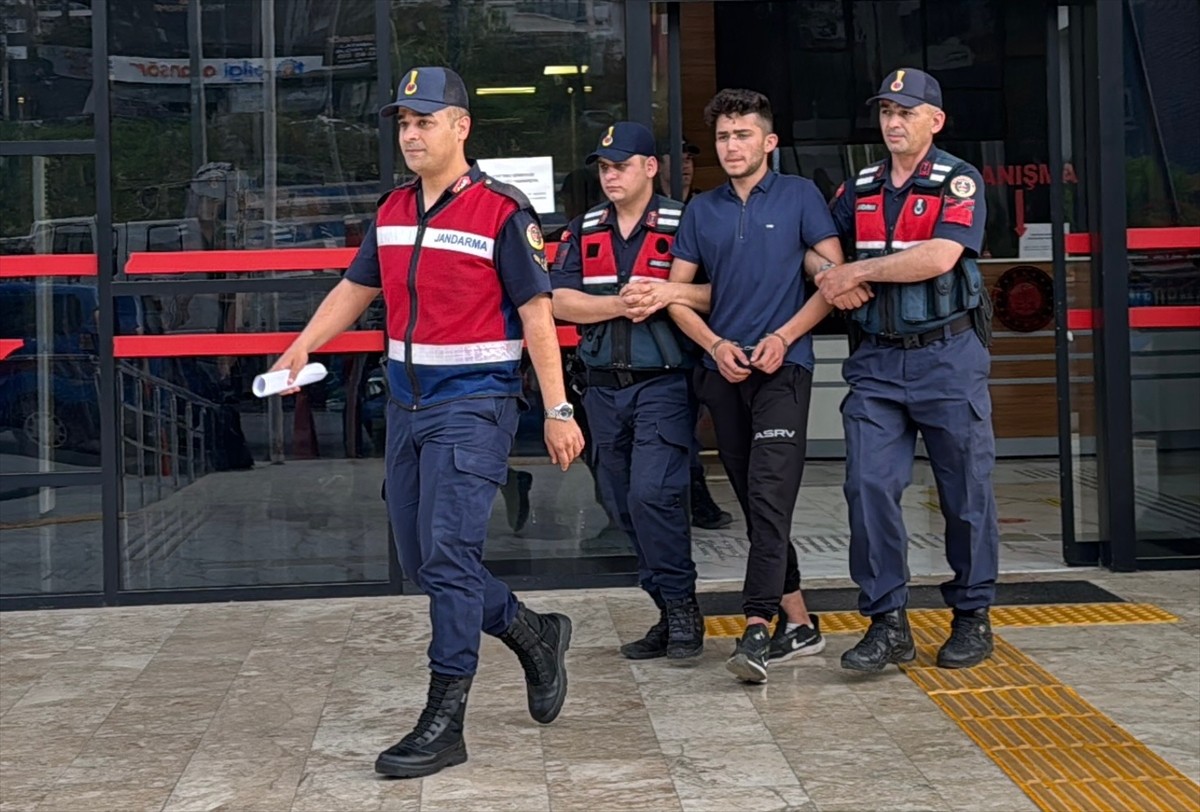 Antalya'nın Alanya ilçesinde çıkan silahlı kavgada bir kişi hayatını kaybetti, gözaltına alınan 5...
