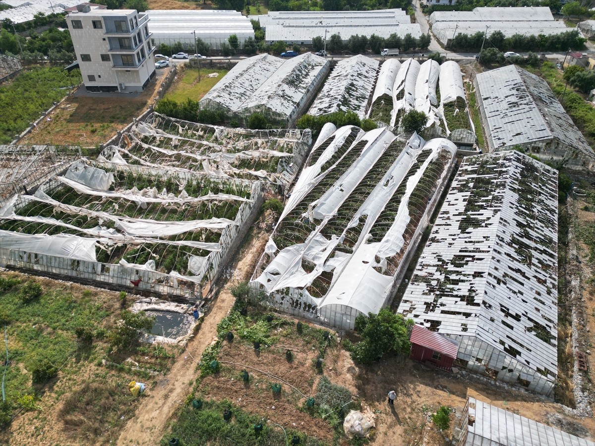 Antalya'nın Gazipaşa ilçesinde hortumun zarar verdiği seralarda hasar tespiti...