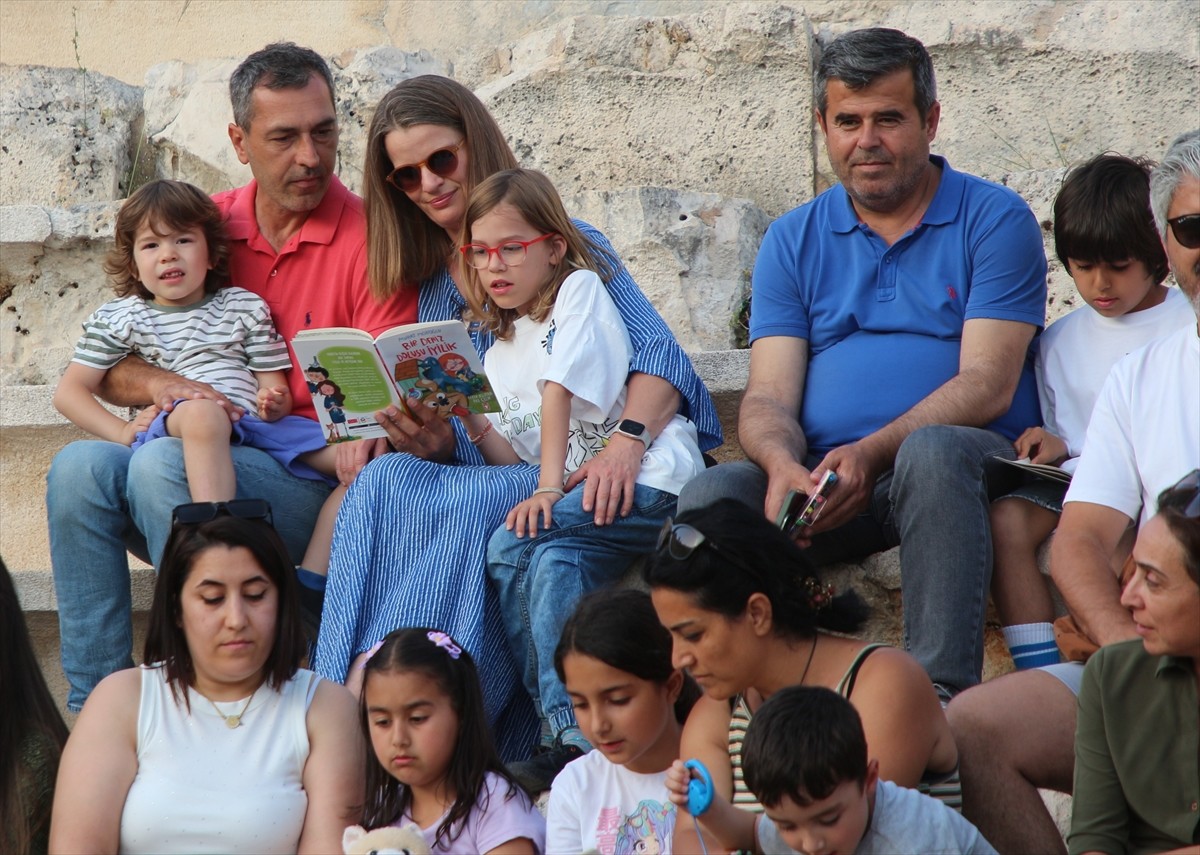 Antalya'nın Kaş ilçesinde Kaş Merkez İlkokulu sınıf öğretmeni Tuba Ordu tarafından, Milli Eğitim...