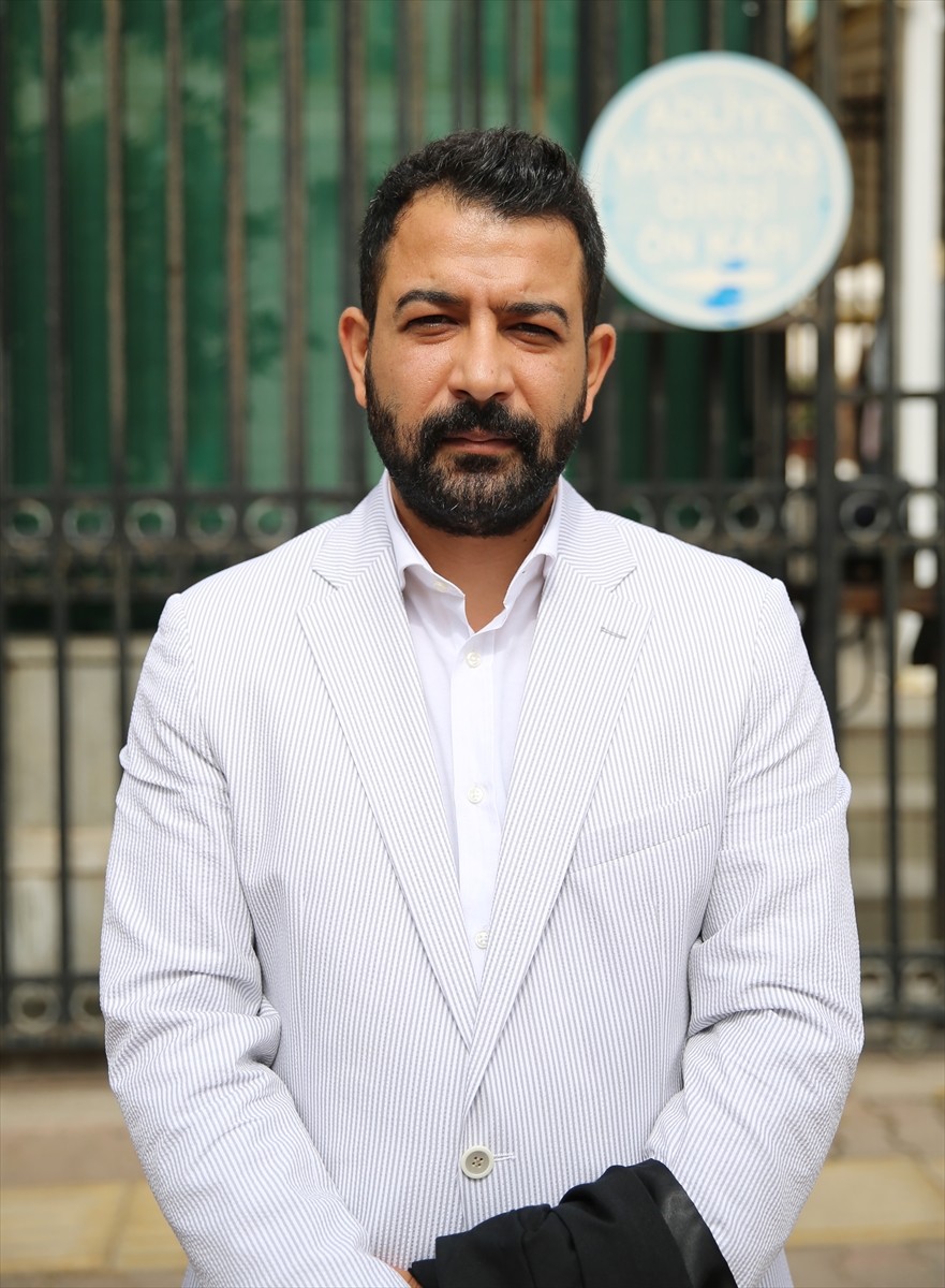 Antalya'nın Muratpaşa ilçesinde mesai arkadaşı zabıtayı bıçaklayarak öldüren sanık...