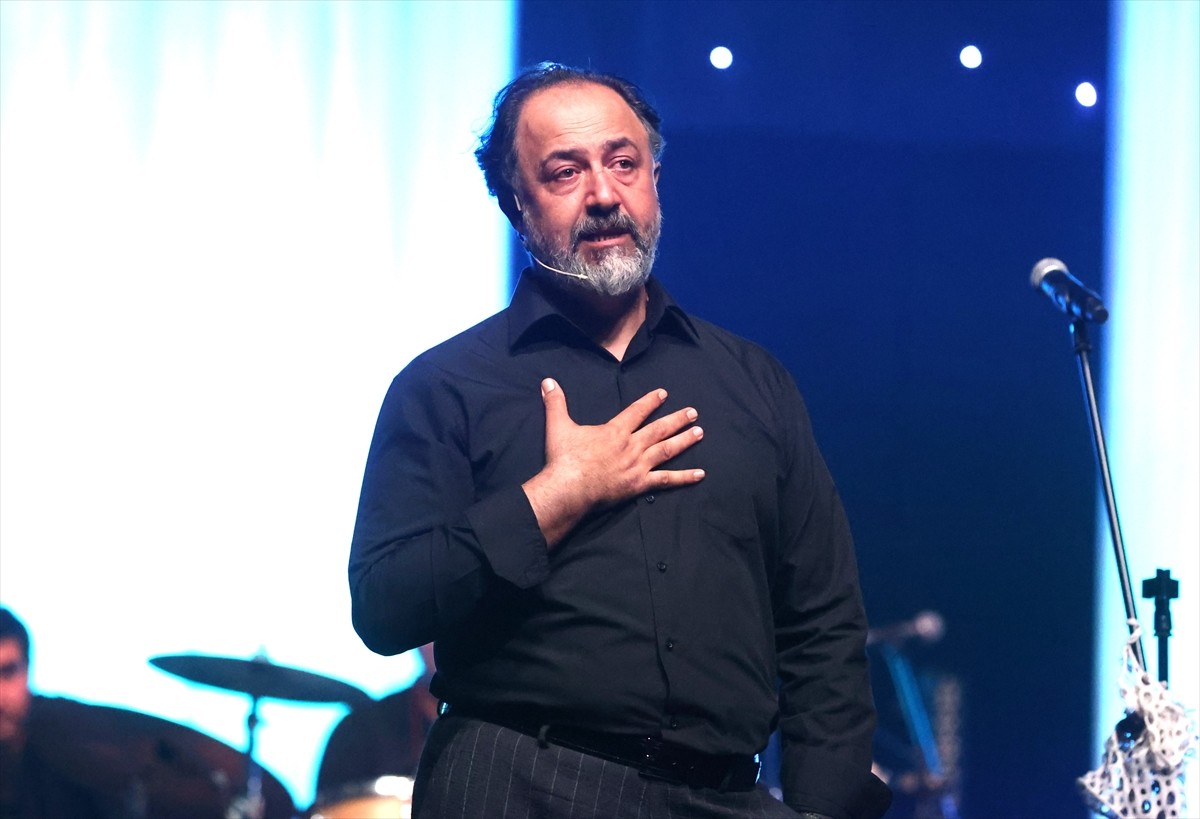 Antalya Büyükşehir Belediyesi Şehir Tiyatroları (AŞT), 41. yılı olan 2024-2025 sezonunda...