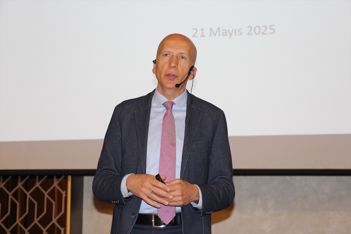 Antalya Yapı Malzemeleri Sanayici ve İş İnsanları Derneğinin (ANTSİAD) mayıs ayı toplantısında...